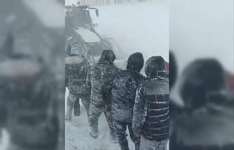 Yüksekova’da taziyeye gidenler fırtınaya yakalandı