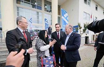 Yüreğir Belediyesi engelli bireylere tekerlekli sandalye dağıttı