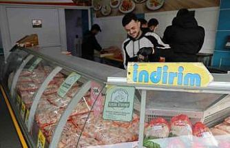 Zehirlenmeler tavuk fiyatlarını baskıladı