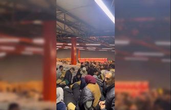 100 TL’lik indirim izdihamı: Birbirlerini ezdiler