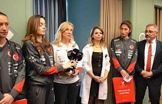 A Milli Kadın Futbol Takımı’ndan kanser hastalarına moral ziyareti