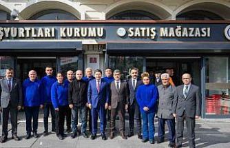 Adalet Bakanı Tunç, İşyurtları’nın Kızılay satış mağazasında vatandaşlarla alışveriş yaptı