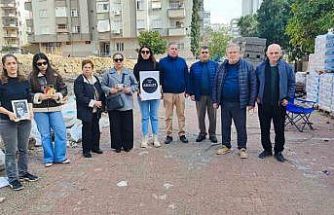 Adana’da depremde 96 kişinin hayatını kaybettiği apartmanın yerinde gözyaşlarına boğuldular