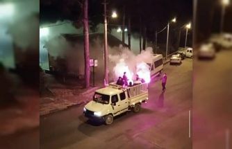 Adana’da ilk sahurda meşaleli davul şovu