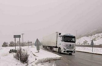 Afyonkarahisar’ın yüksek kesimlerinde kar yağışı etkili oldu