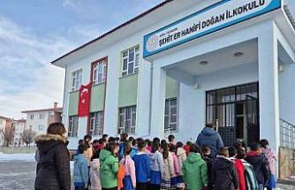 Ağrı’da okullarda 6 Şubat depremleri için saygı duruşu