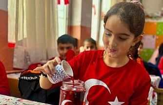 Ağrı’da okullarda ikinci dönem "Bayrak Sevgisi" temasıyla başladı