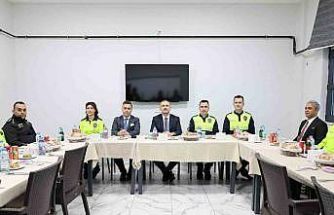 Ağrı’da Vali Bozkurt, trafik polisleriyle iftarda bir araya geldi