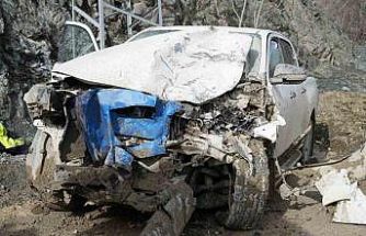 Akaryakıt tankeri ile çarpışan kamyonet hurdaya döndü: 3 yaralı