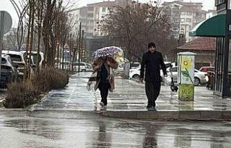 Aksaray’da rüzgar ve şiddetli yağmur etkili oluyor