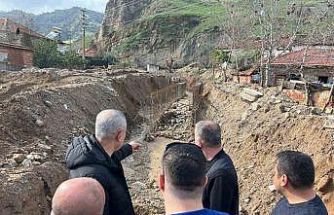 Alaşehir’de selin vurduğu yollar onarılıyor