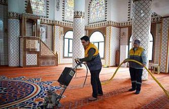 Aliağa’da Ramazan öncesi ibadethane temizliği