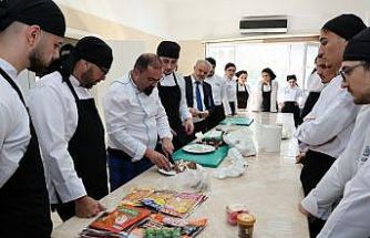 ALKÜ’lü öğrenciler Uzak Doğu mutfağını uzmanından öğreniyor