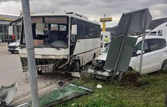 Amasya’da midibüs ile kamyonet çarpıştı: 6 yaralı