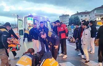 Ankara’da dengesini kaybeden motokurye yola savruldu