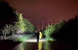 Antalya’da sel sularının bastığı barınakta mahsur kalan 27 köpek botlarla kurtarıldı