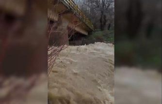 Arıcak’ta kar eridi, dereler coştu