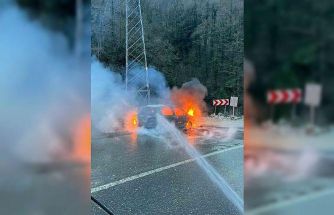 Artvin’de seyir halindeki araç alev aldı