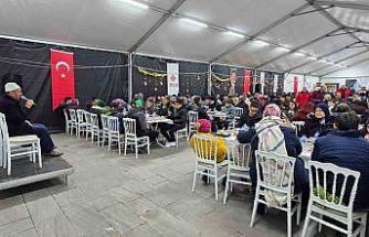 Asırlık vakıf geleneği yüzlerce vatandaşı aynı sofrada buluşturdu
