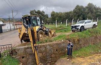 ASKİ ekipleri temizledi, taşkının önüne geçildi