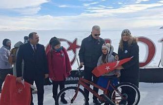 Askıda Bisiklet Derneği Çıldırlı çocukları sevindirdi