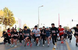 Atatürk Yol Koşusunda dereceye giren sporcular ödüllendirildi