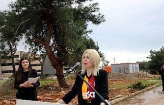 AÜ Rektörü Prof. Dr. Özkan, ağaç dikimine Galatasaray formasıyla gelip, Fenerbahçe’ye başarı diledi