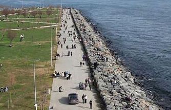 Avcılar’da güneşli havayı fırsat bilenler sahile koştu