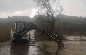 Aydın’da sağank yağışa karşı Büyükşehir ekiplerinden yoğun çalışma