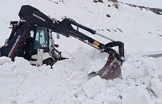 Aydınlar beldesinde karla mücadele çalışması sürüyor