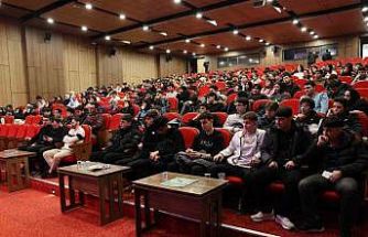 Bağcılar’da iş arayanlar ile iş verenler "Kariyer Buluşmaları"nda bir araya geldi