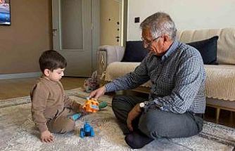 Bakan Kurum’un hikayesini paylaştığı dede ve torun deprem anlarını anlattı