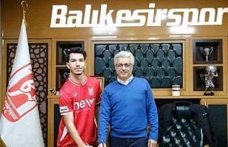 Balıkesirspor, Ozan, Hüseyin Melih ve Mert Hüseyin’e imza attırdı