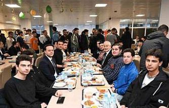 Başkan Başdeğirmen, KYK erkek yurdunda öğrencilerle iftar sofrasında buluştu