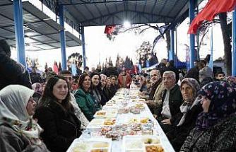 Başkan Çerçioğlu İncirliova’da kurulan iftar sofrasında vatandaşlarla bir araya geldi