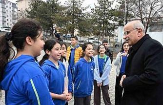 Başkan Er, İnönü Ortaokulu’na konuk oldu