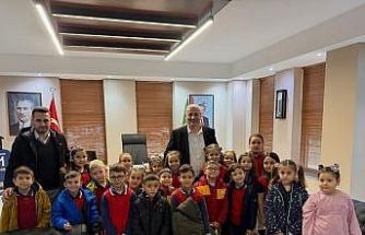 Başkan Yıldız, minik öğrencileri belediyede ağırladı