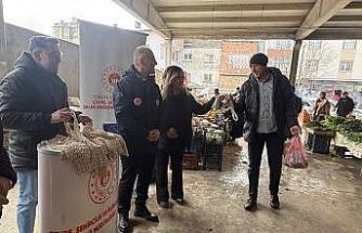 Bayburt halk pazarında sıfır atık bilgilendirmesi yapıldı