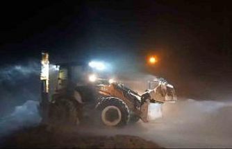 Bayburt’ta fırtına ve kar nedeniyle yolda kalan taksi ekiplerce kurtarıldı