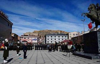 Bayburt’ta kurtuluş programı çelenk sunma töreniyle başladı