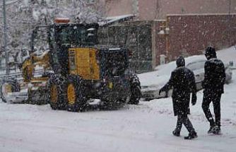 Bayburt’ta lapa lapa kar yağışı etkili oluyor