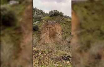 Bayındır Zeytinova Barajı yolunda heyelan