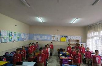 Bayındır’da okullarda 2’inci dönem "Bayrak Sevgisi" temalı etkinliklerle başladı