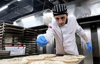 Belediyenin ürettiği 300 gramlık ramazan pidesi 20 liradan satışta