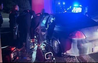 Beton kolona çarpan otomobildeki ağır yaralı şahıs hastanede hayatını kaybetti