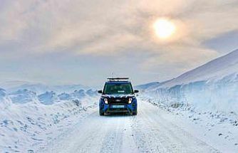 Beyaza bürünen Bayburt’ta jandarma ekipleri görev başında