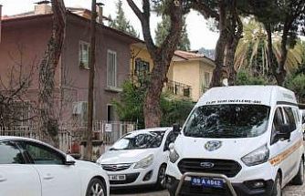 Bıçaklanarak öldürülen yaşlı çiftin evinde incelemeler sürüyor