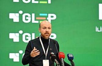 Bilal Erdoğan: "Dünya beşten büyüktür diyen bir liderimiz varken gelin bu çürümüş düzene muhalefet edelim"