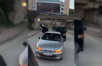 Bilecik’te bir konvoyda havaya ateş eden şahıs pes dedirtti