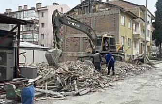 Bina yıkımı sırasında doğal gaz borusundan sızıntı meydana geldi